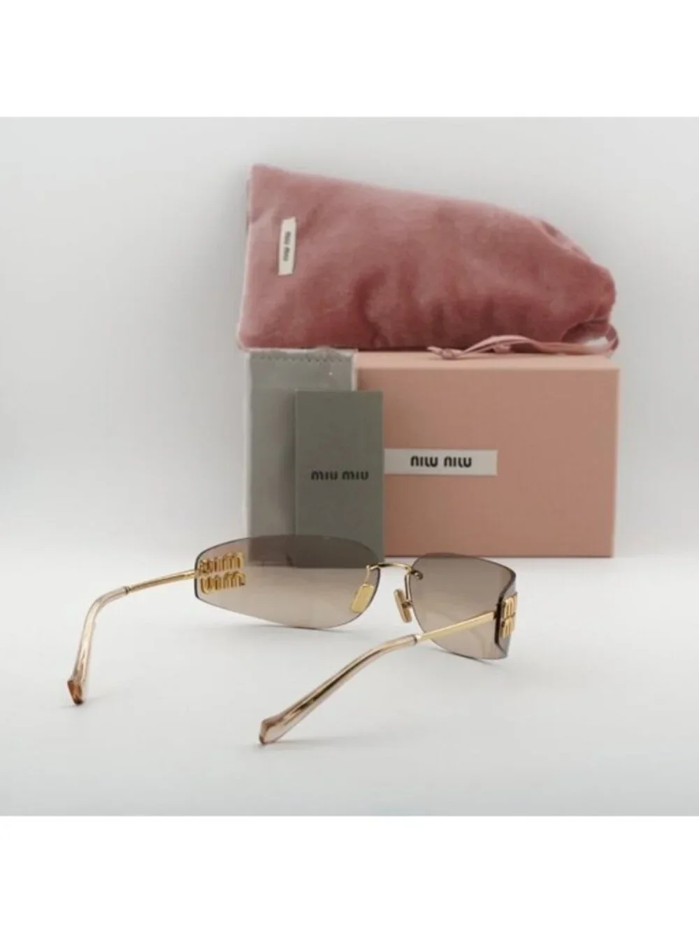 Miu Miu model mua51s
